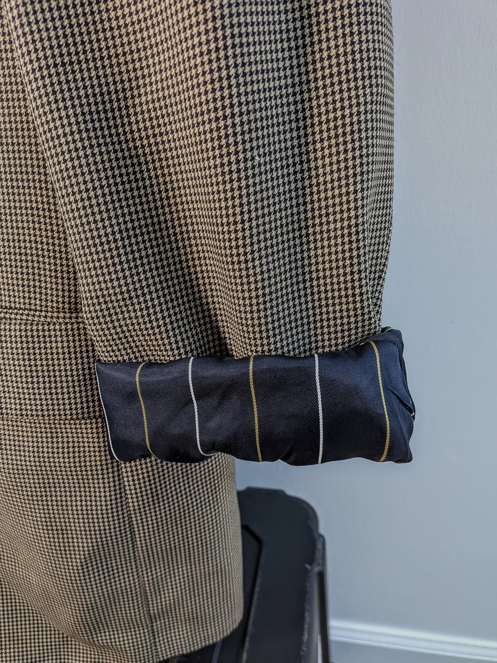 VTG Nautica 2 Button Sport Coat Blazer 40 S Wool Brown and Tan Micro-Houndstooth